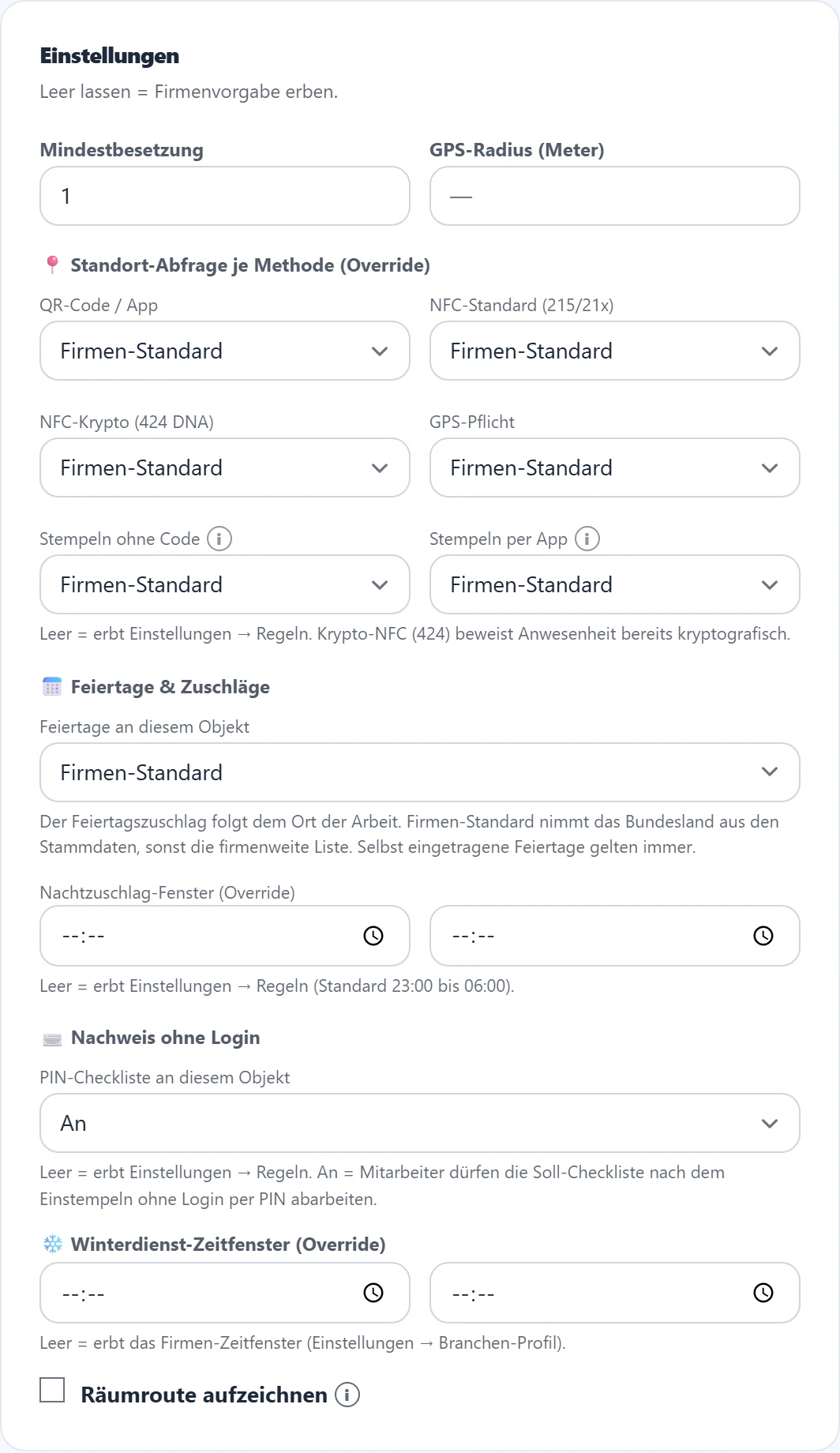 Der Kasten „Einstellungen" auf der Objekt-Detailseite. Jedes Feld auf „Firmen-Standard" bedeutet: Es gilt die Vorgabe aus Einstellungen, Arbeitsregeln.